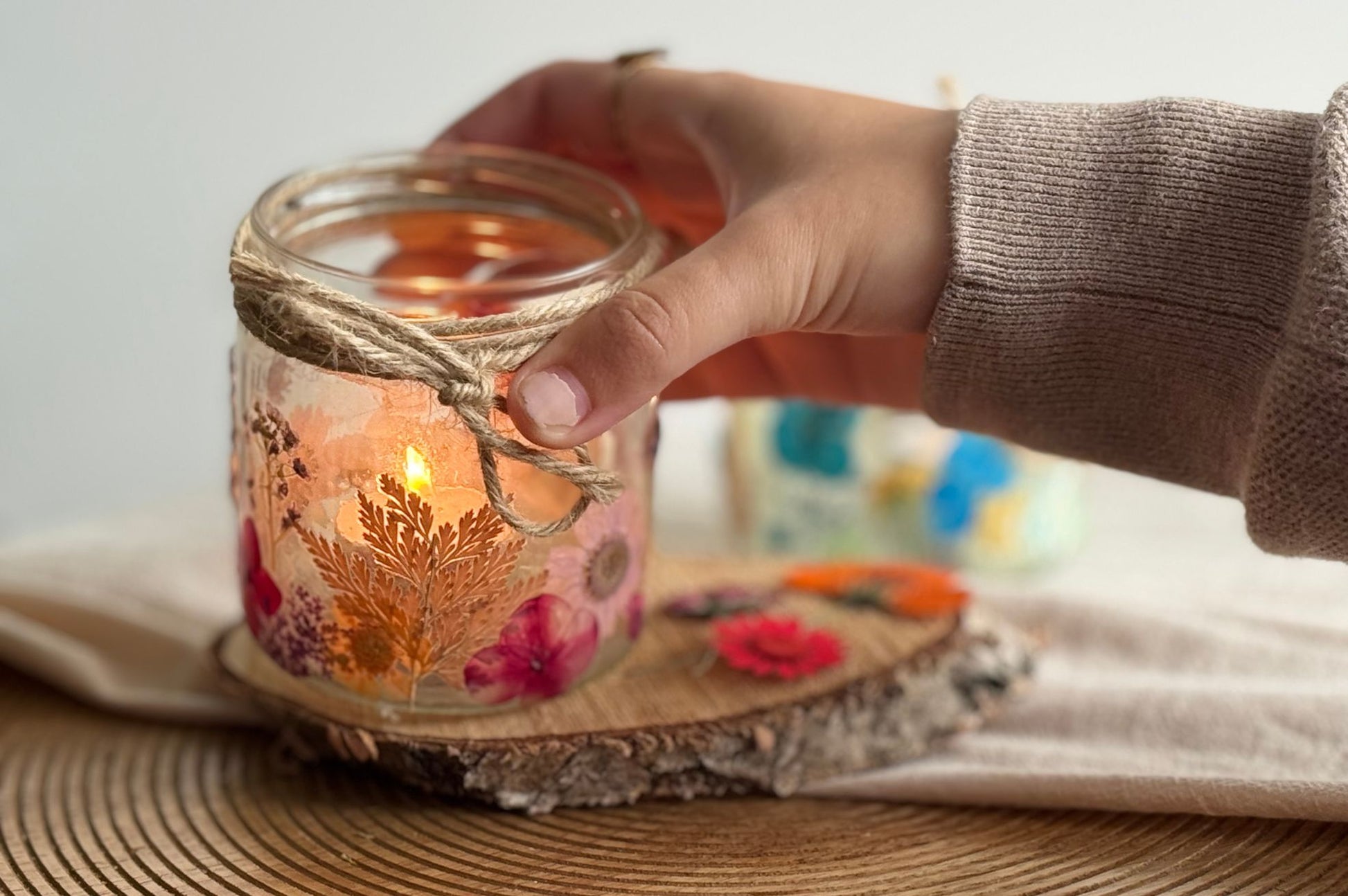 DIY waxinelichthouders met droogbloemen