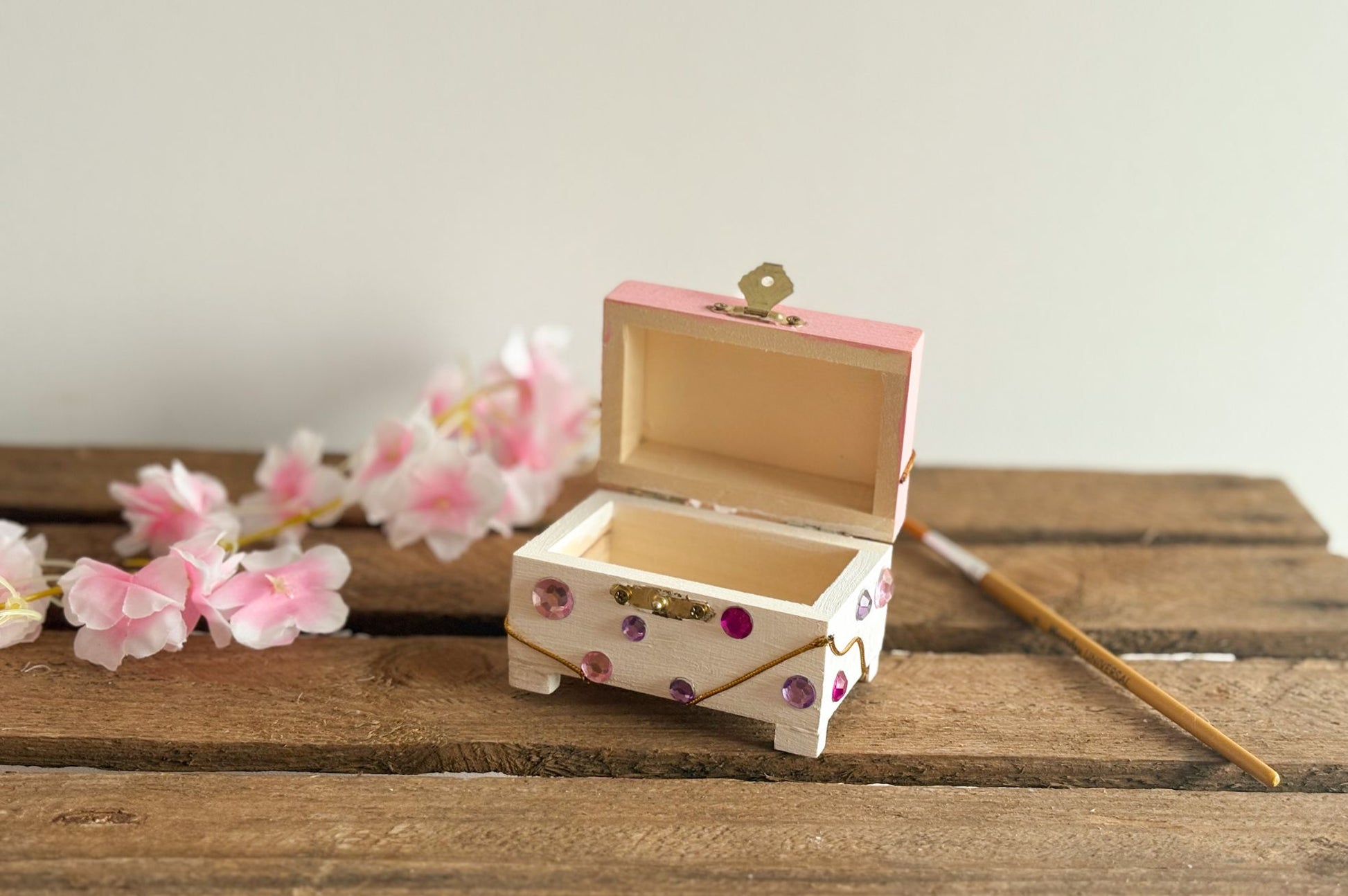 Foto Sieradenkistje Roze/Wit open