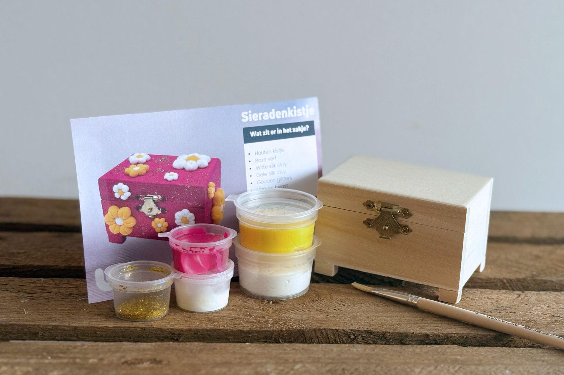 Inhoudfoto sieradenkistje roze met silk clay