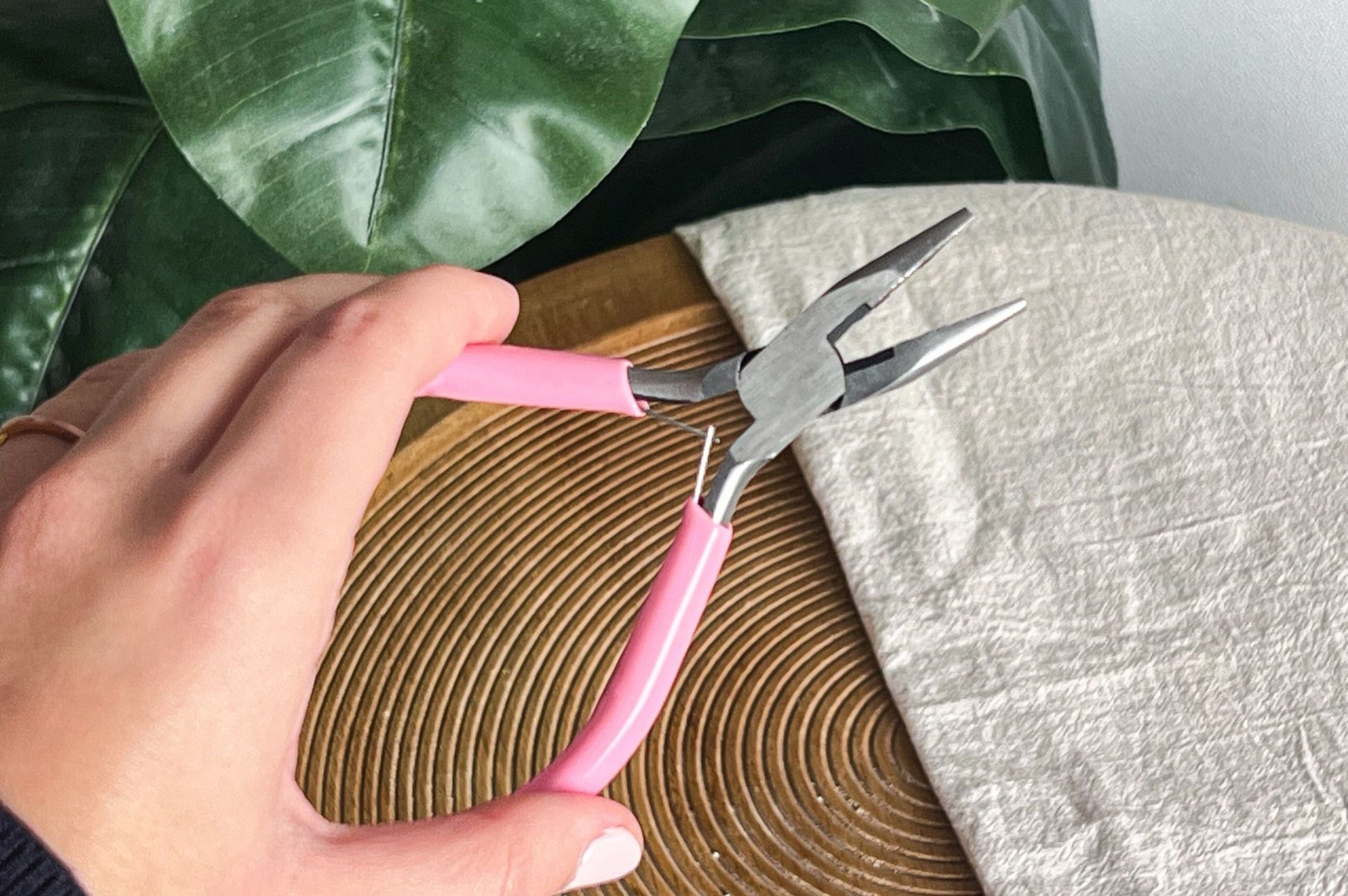 roze gereedschap oorbellen